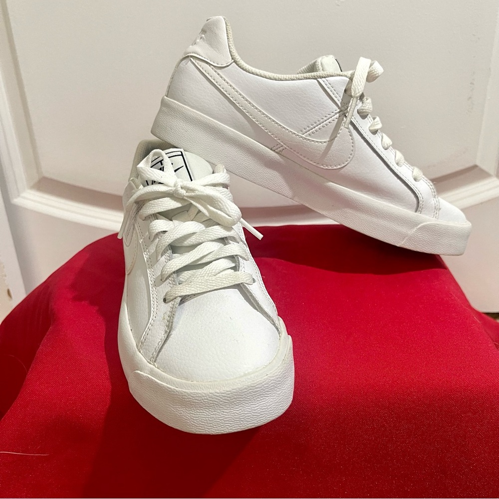 Nike Court Royale Sneakers